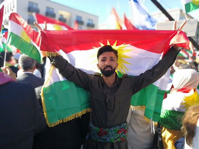 به‌ وێنه‌.. پشتيوانى كوردانى سويد له‌ ريفراندۆمى سه‌ربه‌خۆيى كوردستان ببينه‌